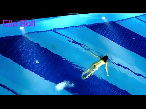 ❤️ No puedo dejar de mirar, joven rubia pillada nadando desnuda en la piscina del complejo ELLA BOLT ️❌ Video de porno de calidad en es.port-amurasso.ru ❌️