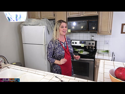 ❤️ Madrastra ordeñándole en la cocina antes de su cita ️❌ Video de porno de calidad en es.port-amurasso.ru ❌️