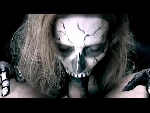 ❤️ Demon girl chupando pollas con su boca negra y tragando semen ️❌ Video de porno de calidad en es.port-amurasso.ru ❌️